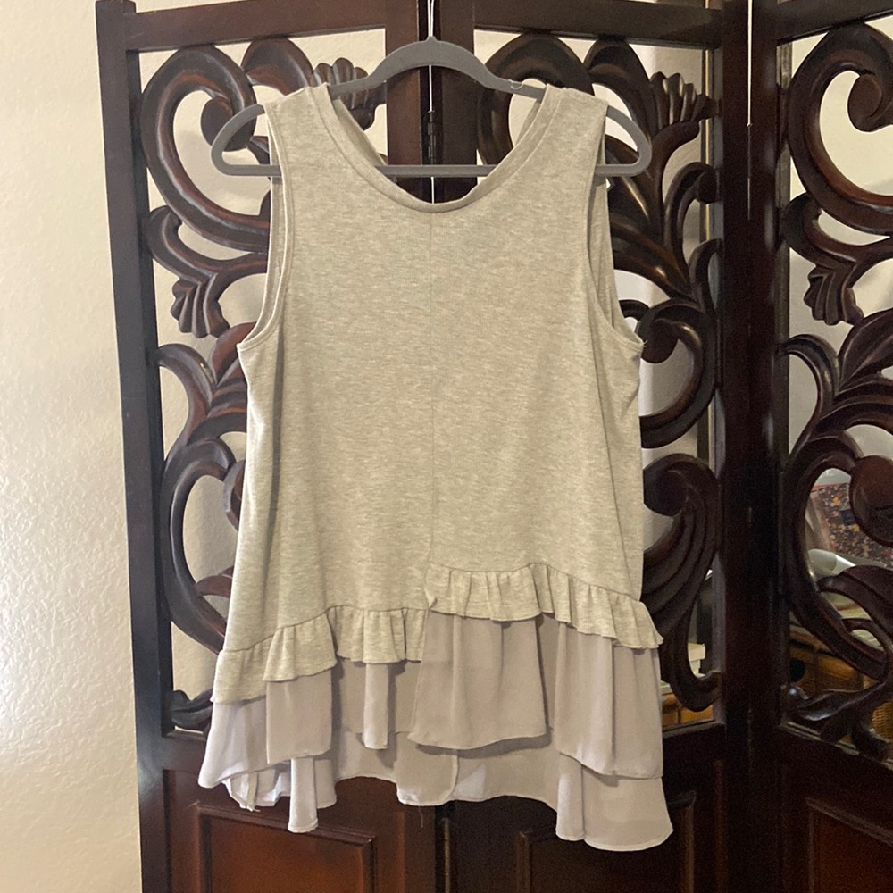 Umgee Large flowy summery sleeveless top!